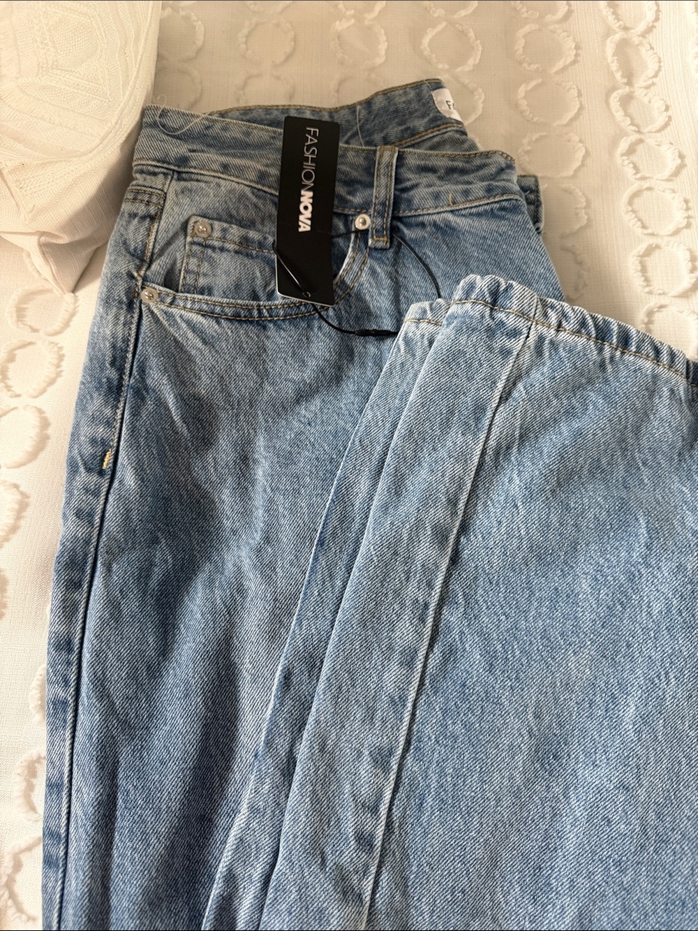 Fashion Nova Light Wash Straight-Leg Women's Jeans